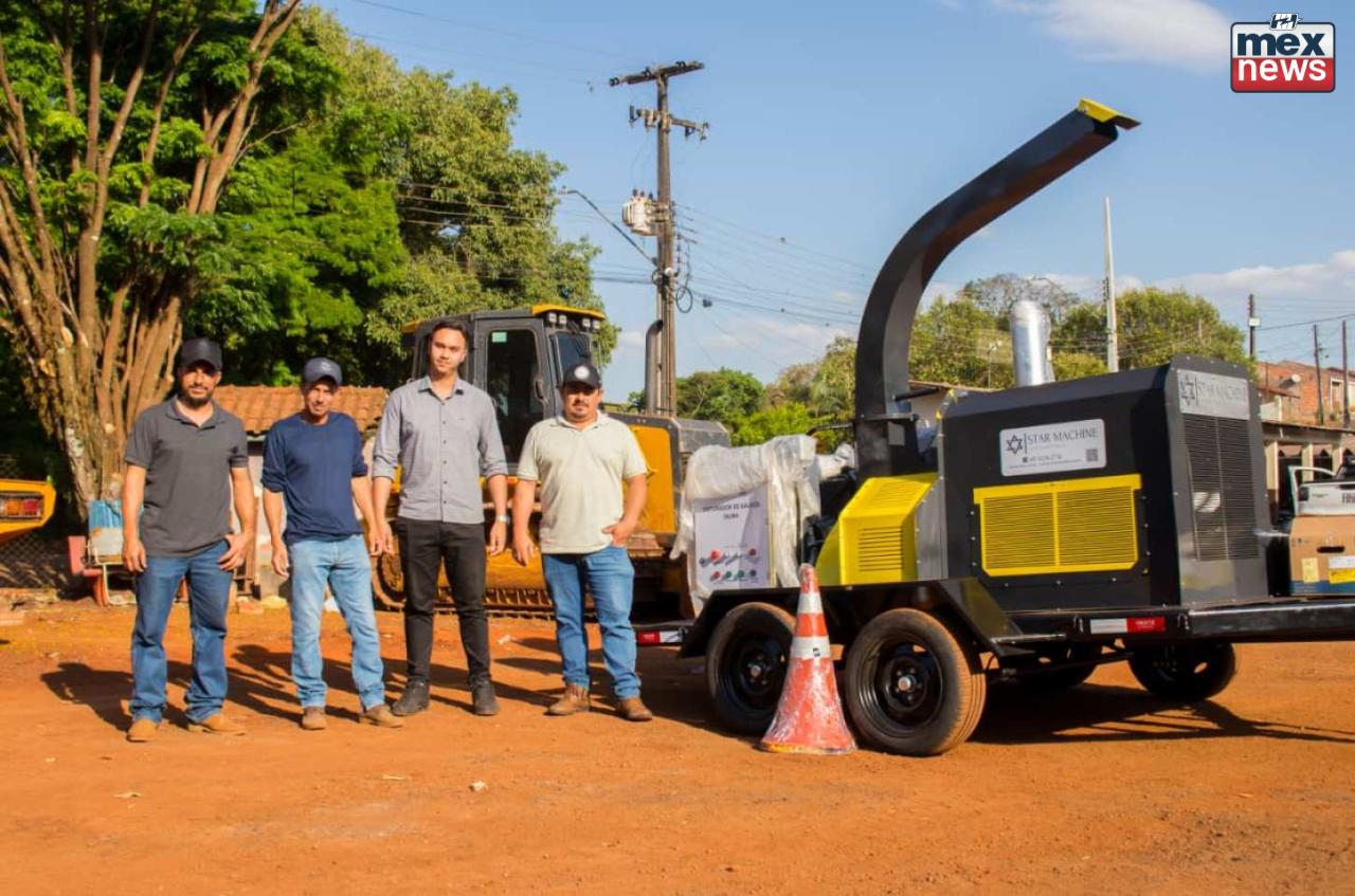 Prefeitura de Califórnia recebe triturador de galhos para limpeza urbana