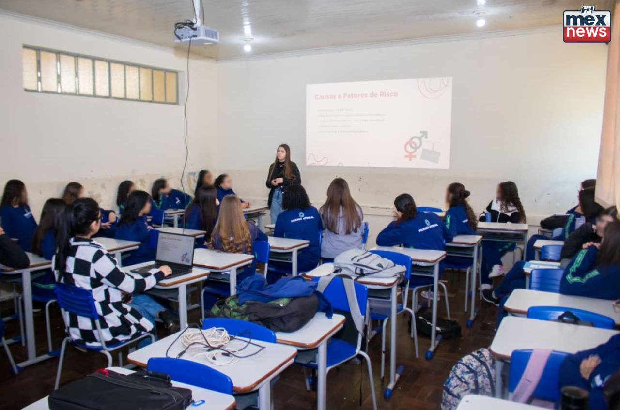 Prevenção e diálogo marcam palestras sobre saúde sexual em escola de Califórnia